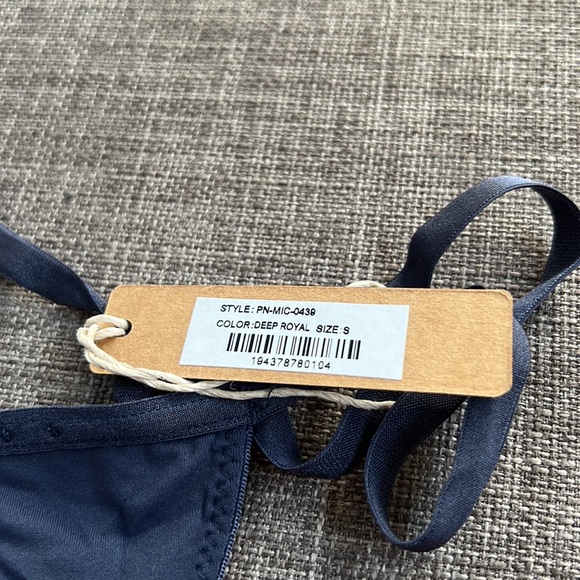 Skims Micro Thong - Picture 4 of 6